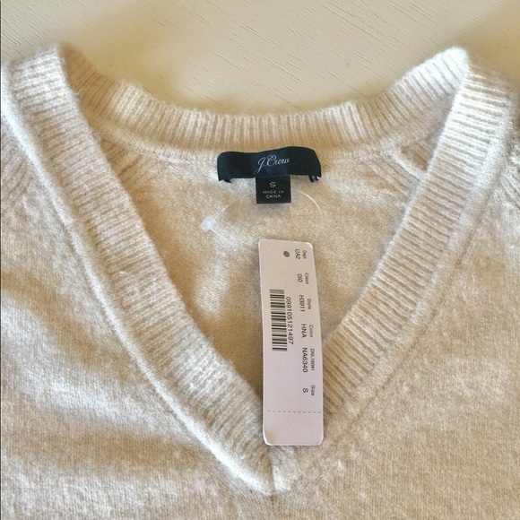 Super soft JCrew V Neck Sweater - Picture 4 of 5